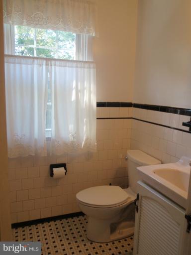306 Rolling Rd. Catonsville, MD 21228 - Photo 5 of 17 Bath