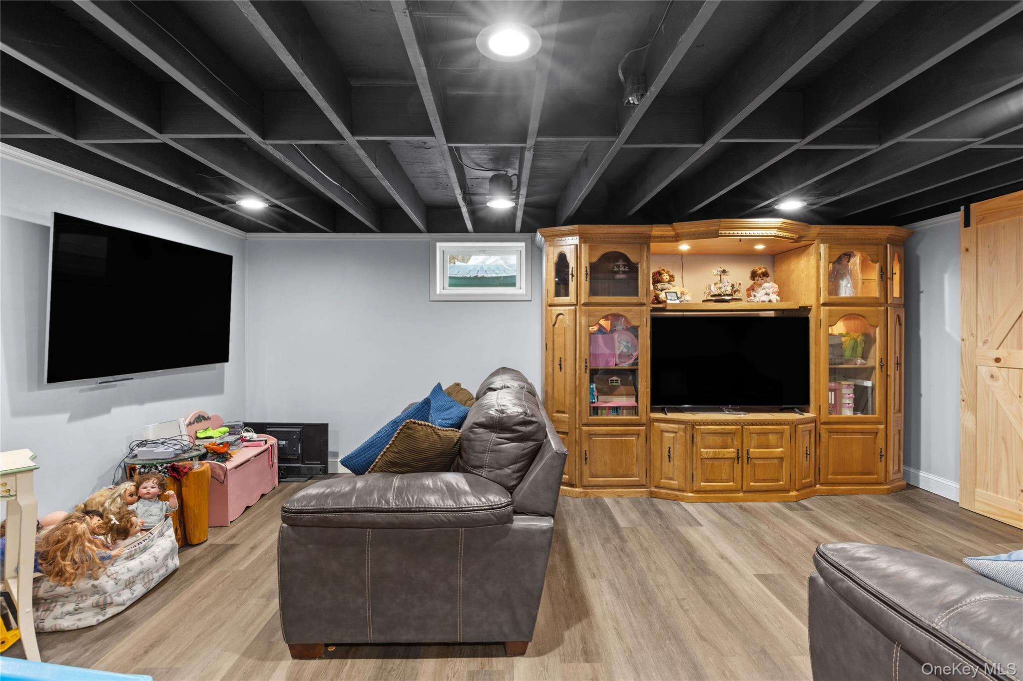 33 Randall Road Wading River, NY 11792 - Photo 32 of 43