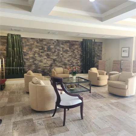 $320,000 | 2351 Lakeview Drive, Unit 114, Sebring, FL 33870