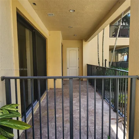 $320,000 | 2351 Lakeview Drive, Unit 114, Sebring, FL 33870