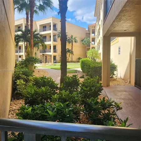 $320,000 | 2351 Lakeview Drive, Unit 114, Sebring, FL 33870