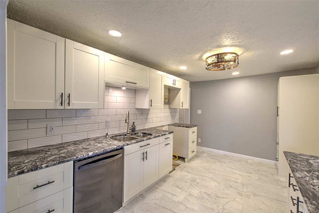 3610 East Bering Street Decatur, IL 62521 - Photo 12 of 23 Gallery Image 12