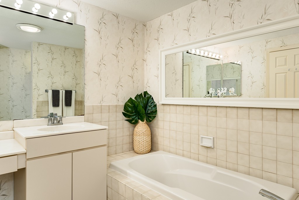 38 Pickwick Way, Unit 38 Wayland, MA 01778 - Photo 9 of 30 Gallery Image 9