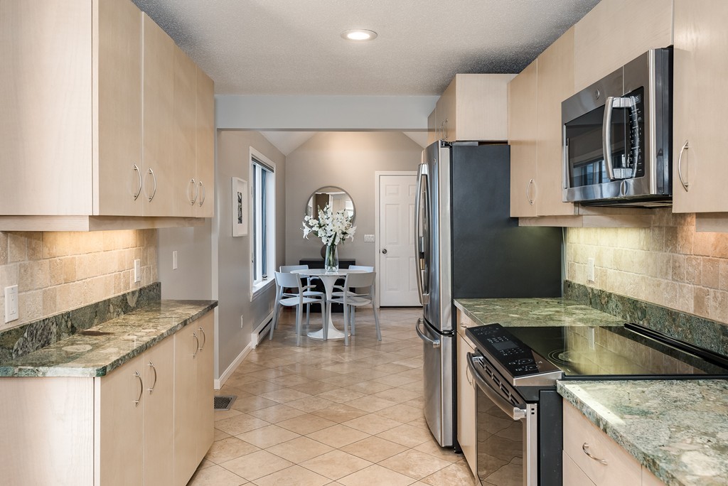 38 Pickwick Way, Unit 38 Wayland, MA 01778 - Photo 10 of 30 Gallery Image 10