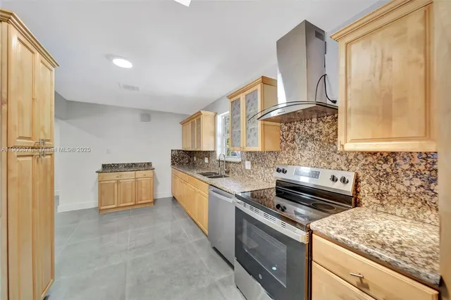 $5,990 | 840 Northeast 182nd Street, North Miami Beach, FL 33162