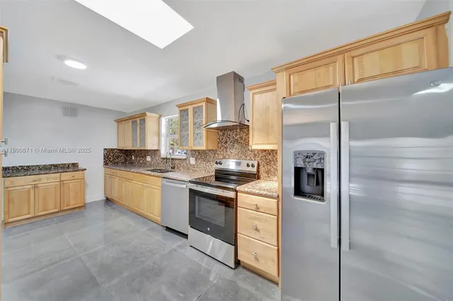 $5,990 | 840 Northeast 182nd Street, North Miami Beach, FL 33162