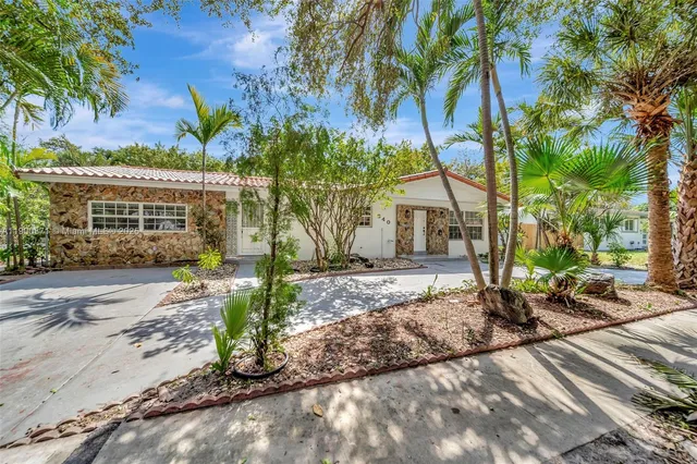 $5,990 | 840 Northeast 182nd Street, North Miami Beach, FL 33162