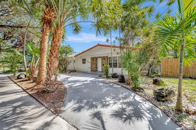 $5,990 | 840 Northeast 182nd Street, North Miami Beach, FL 33162