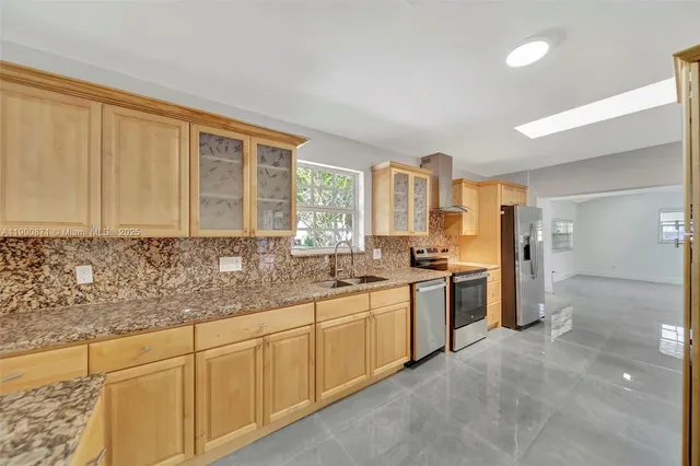 $5,990 | 840 Northeast 182nd Street, North Miami Beach, FL 33162