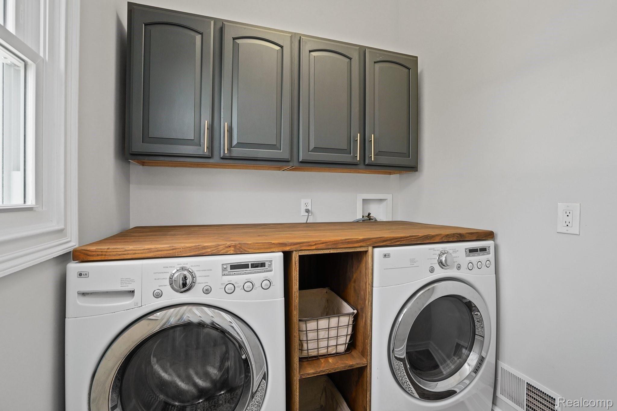 2115 West Allen Road Howell, MI 48855 - Photo 15 of 26 First floor laundry