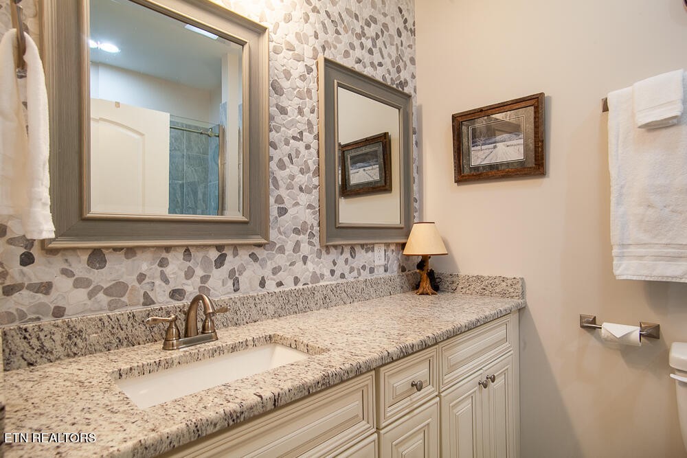 338 Shooting Star Loop, Unit 203 Townsend, TN 37882 - Photo 15 of 30 a bathroom with double vanity sinks granite and a mirror