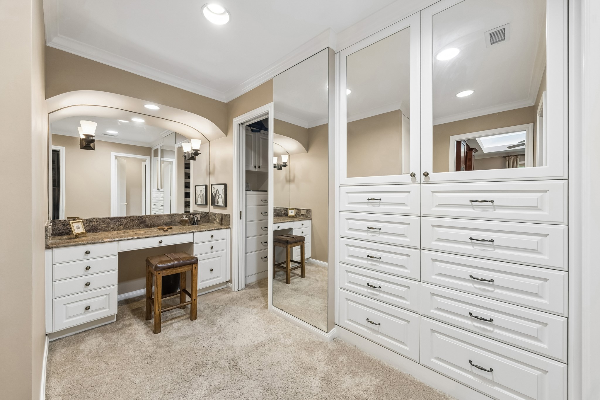 922 Old Lake Road Houston, TX 77057 - Photo 16 of 24 Primary Vanity, 2 walk-in closets