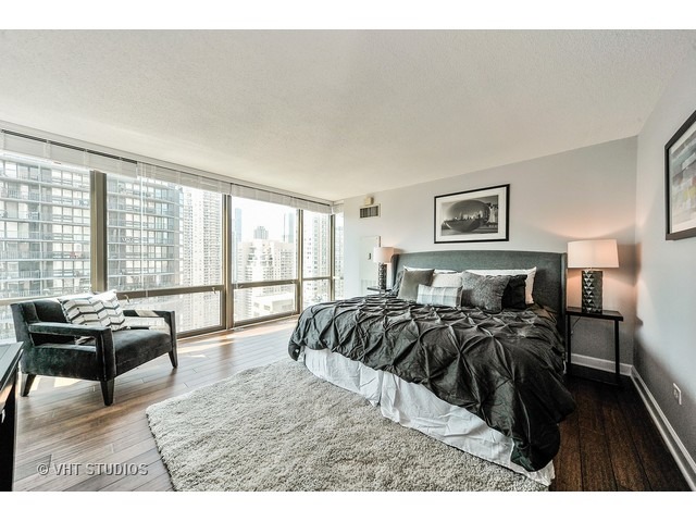 2 East Erie Street, Unit 3303 Chicago, IL 60611 - Photo 11 of 21