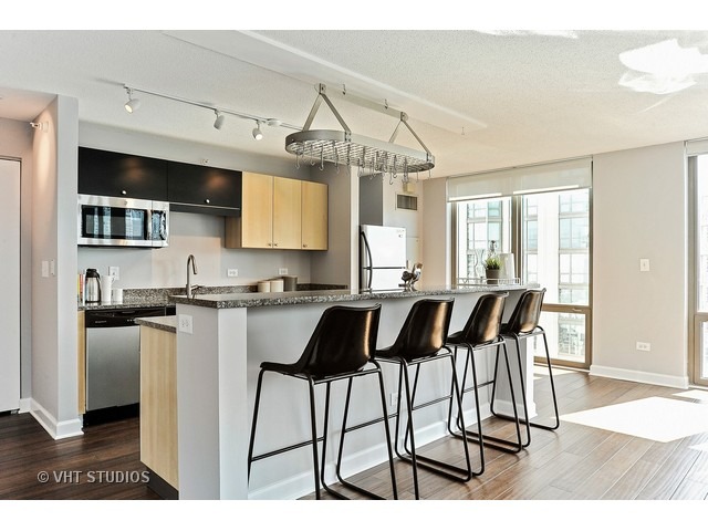 2 East Erie Street, Unit 3303 Chicago, IL 60611 - Photo 6 of 21
