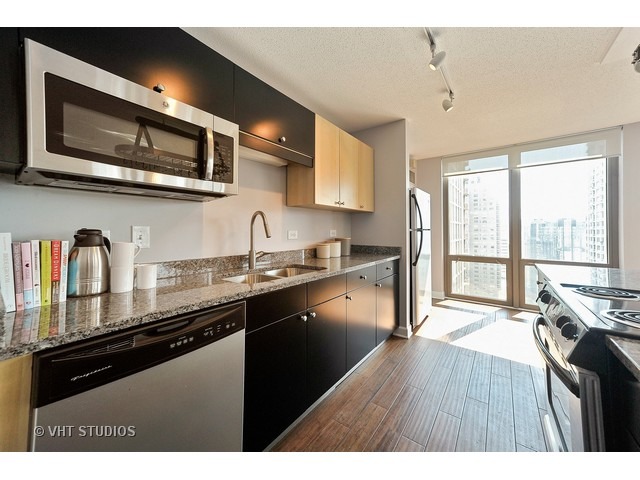2 East Erie Street, Unit 3303 Chicago, IL 60611 - Photo 7 of 21