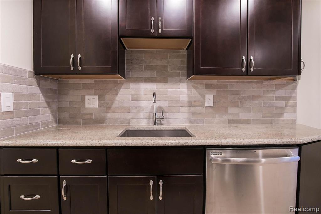 29840 West 12 Mile Road, Unit 409 Farmington Hills, MI 48334 - Photo 3 of 15