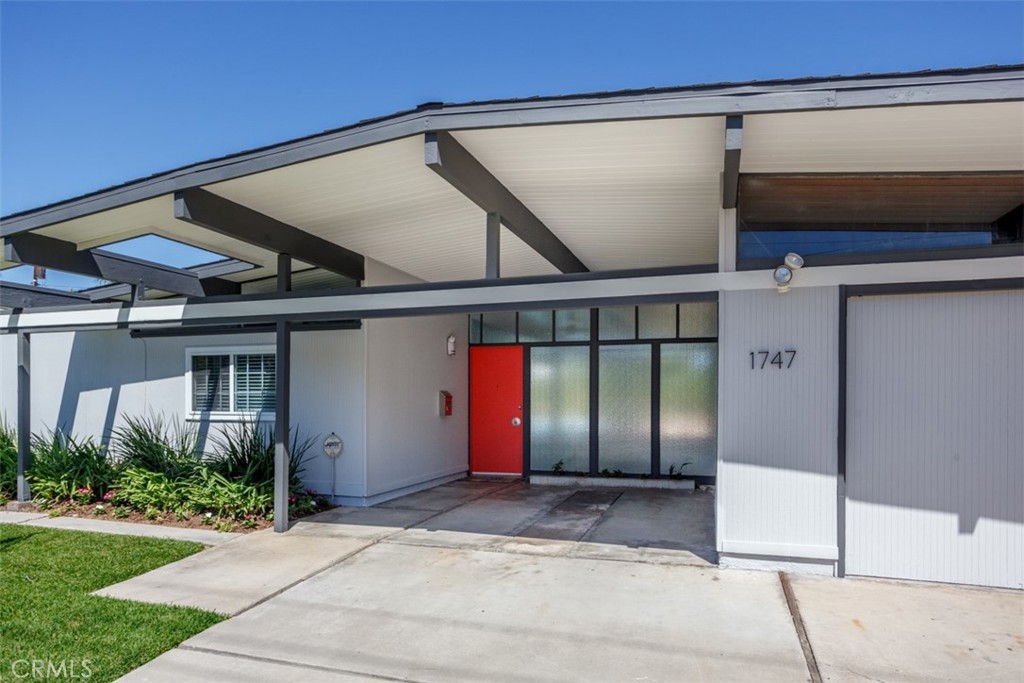 a view of entrance gate of the house