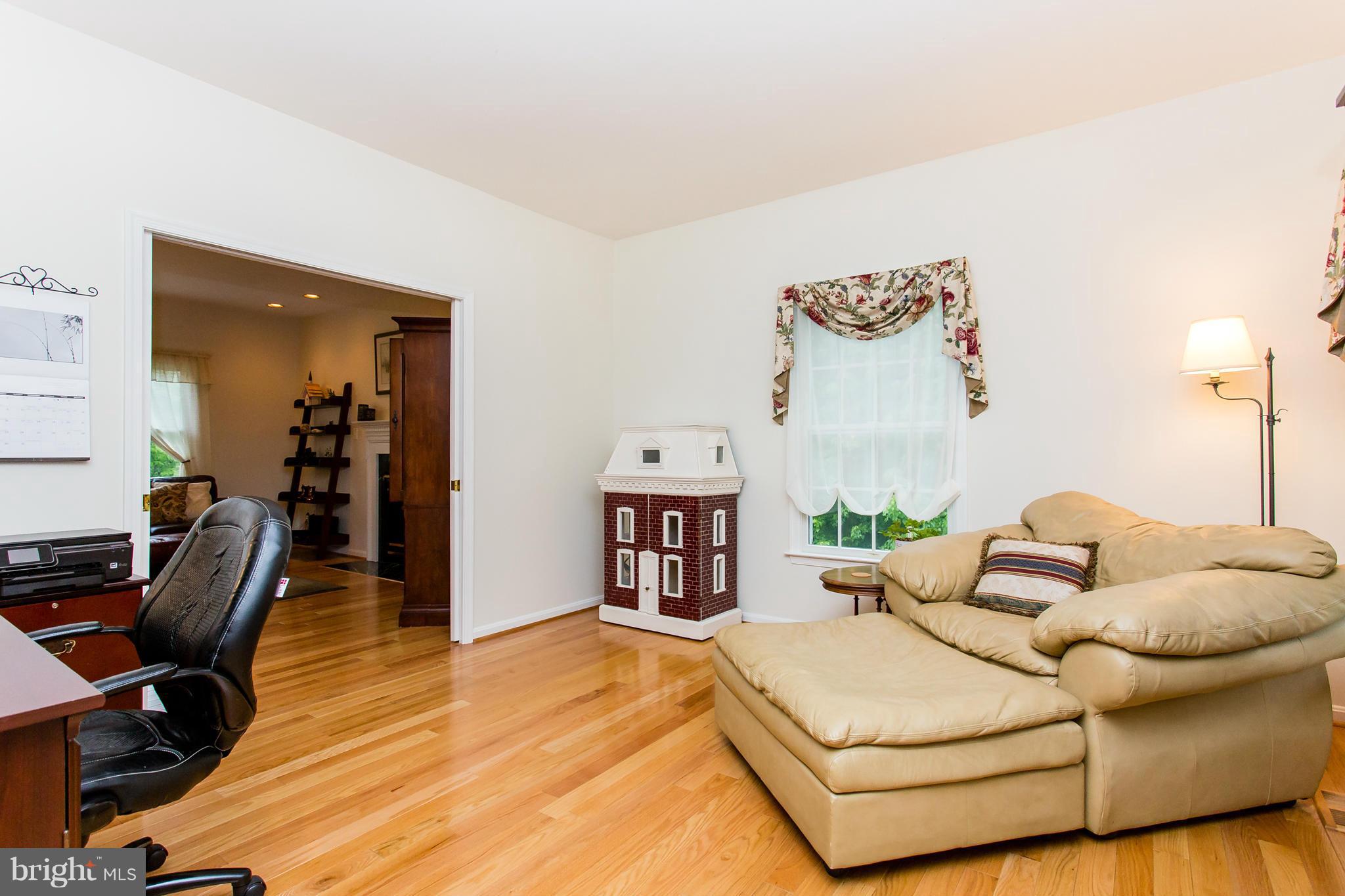 5700 Hunt Ridge Court Broad Run, VA 20137 - Photo 17 of 30 Living Room
