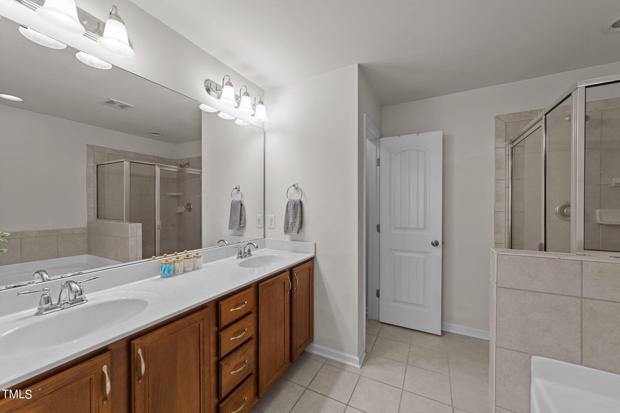 167 Token House Road Durham, NC 27703 - Photo 20 of 43 47-web-or-mls-VB4A9520