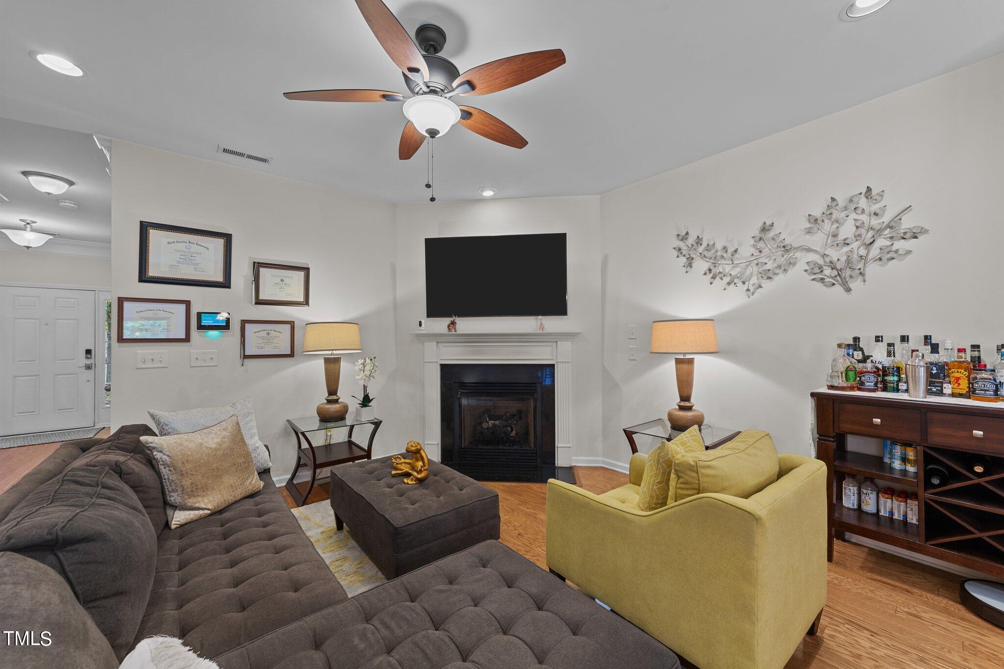 167 Token House Road Durham, NC 27703 - Photo 4 of 43 25-web-or-mls-VB4A9421