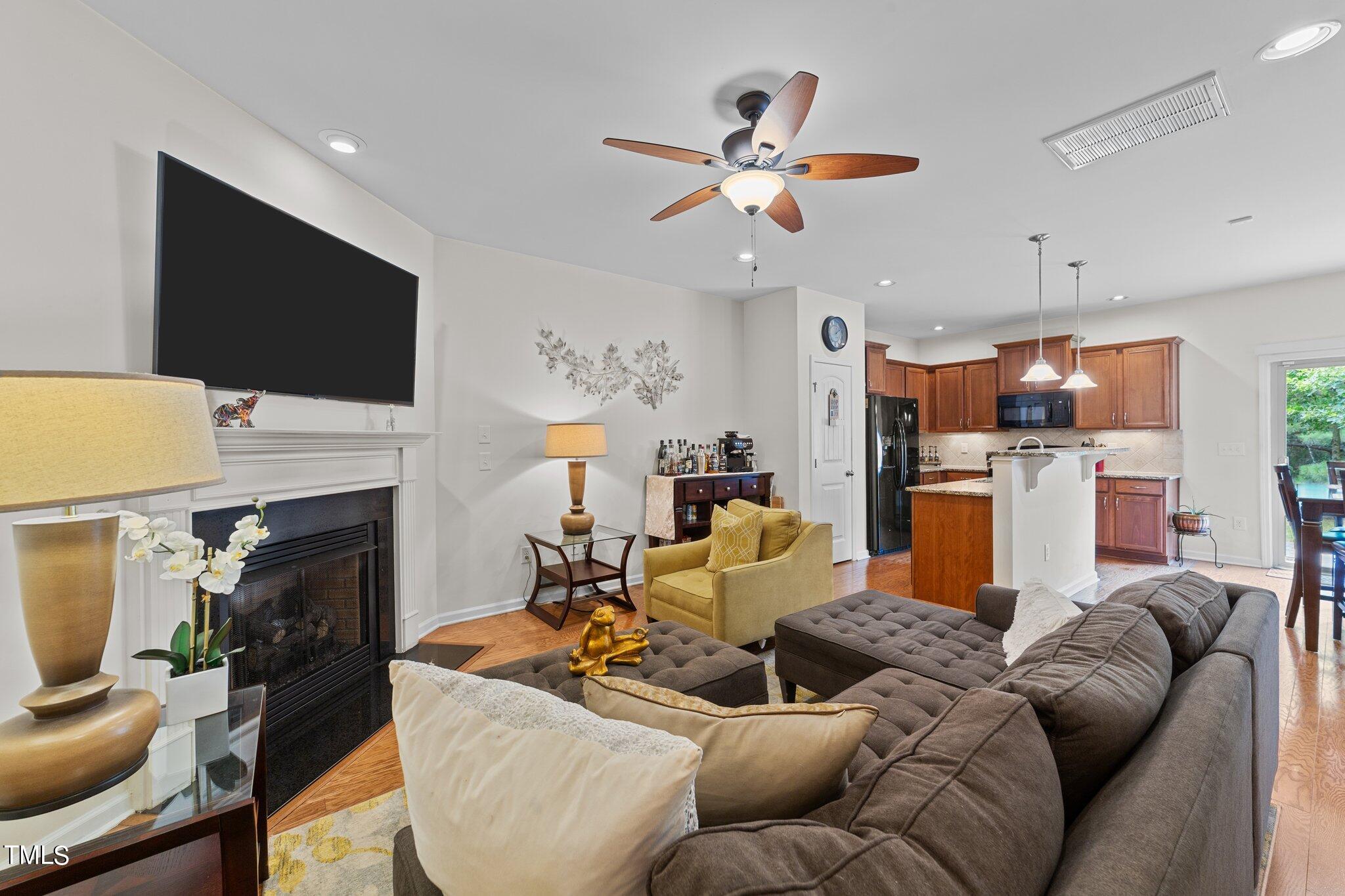 167 Token House Road Durham, NC 27703 - Photo 6 of 43 28-web-or-mls-VB4A9430