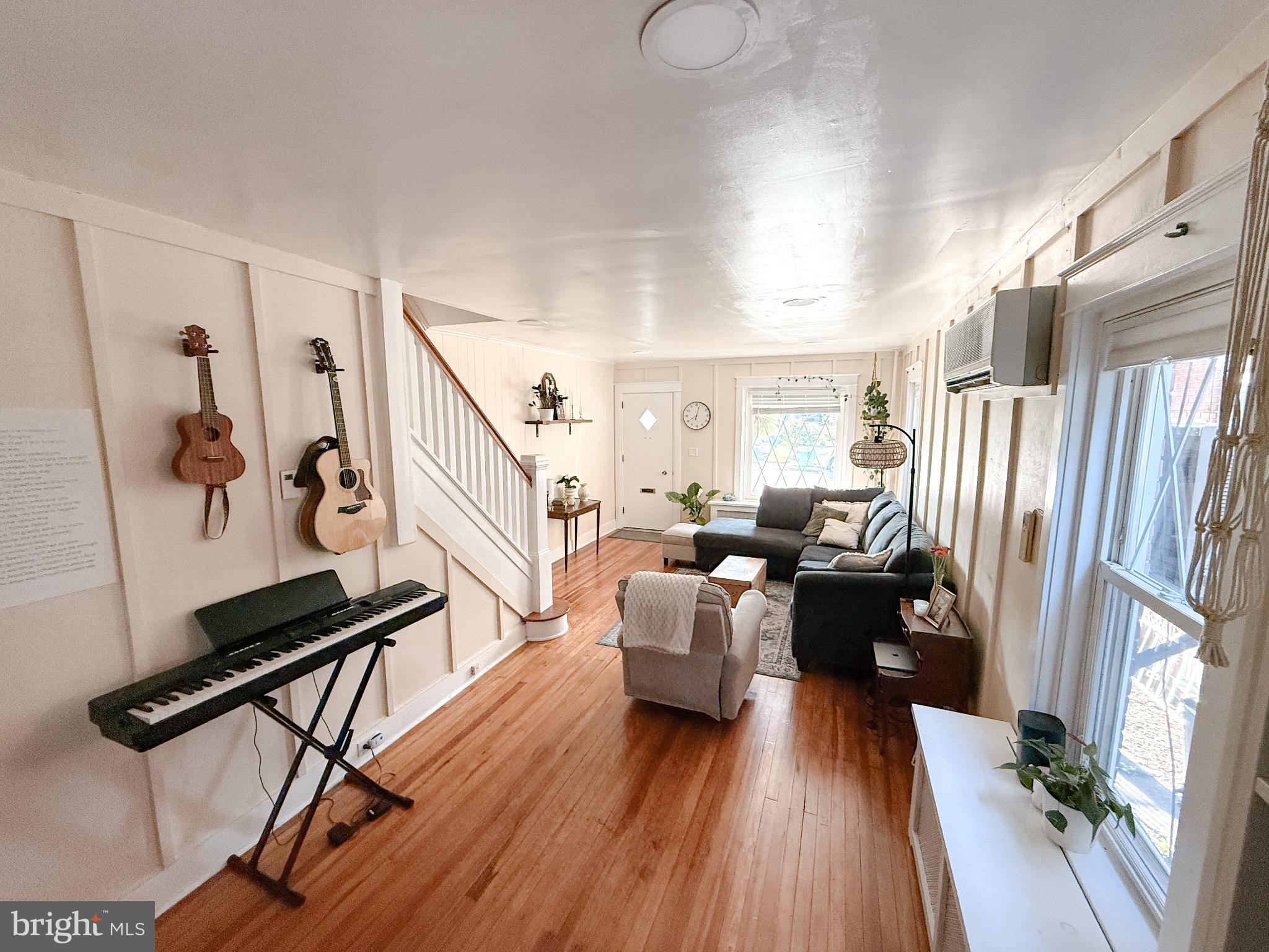 320 South Sterley Street Reading, PA 19607 - Photo 3 of 23 Charming living space.