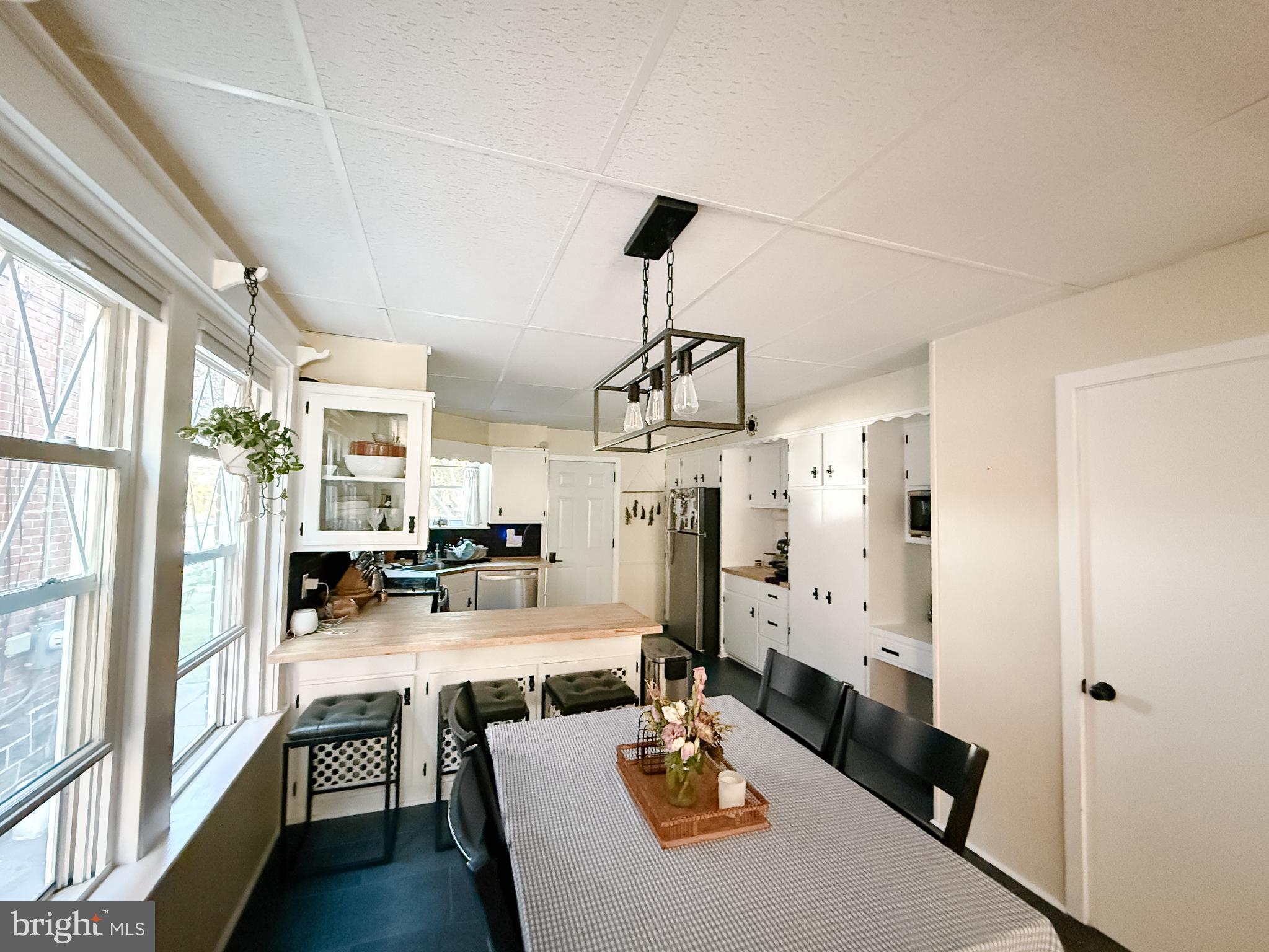 320 South Sterley Street Reading, PA 19607 - Photo 4 of 23 Bright and inviting kitchen space.