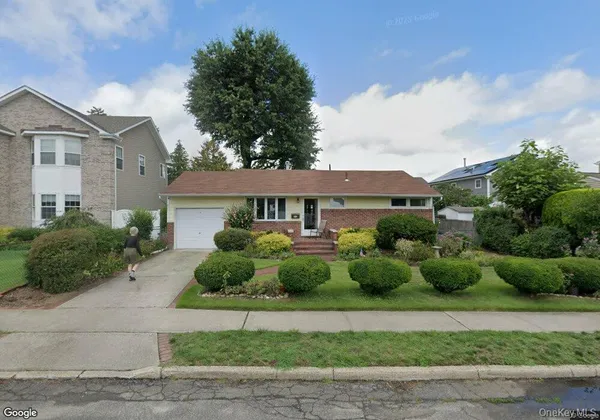 $4,500 | 25 Surrey Lane, Plainview, NY 11803