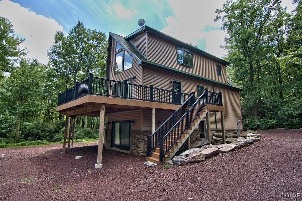 104 Rhododendron Road Jim Thorpe, PA 18229 - Photo 3 of 48 The home is designed for easy living w/ vinyl sidi