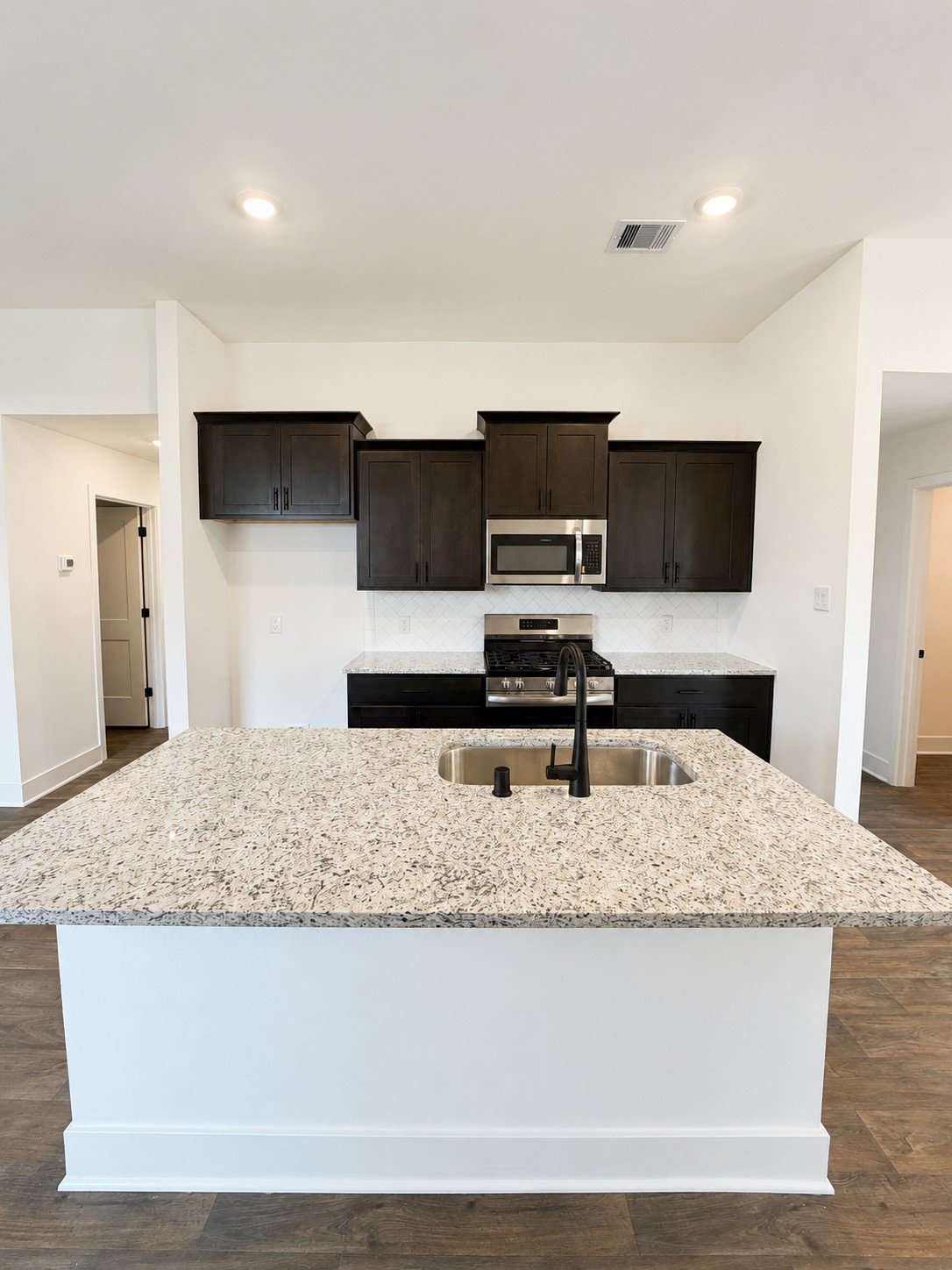 9304 Hard Rock Road Conroe, TX 77303 - Photo 5 of 15 Kitchen