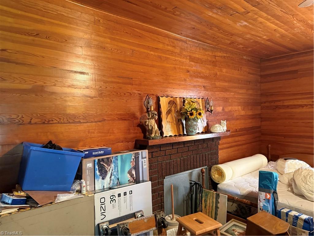 3450 Sparta Road North Wilkesboro, NC 28659 - Photo 2 of 11 Entry Room