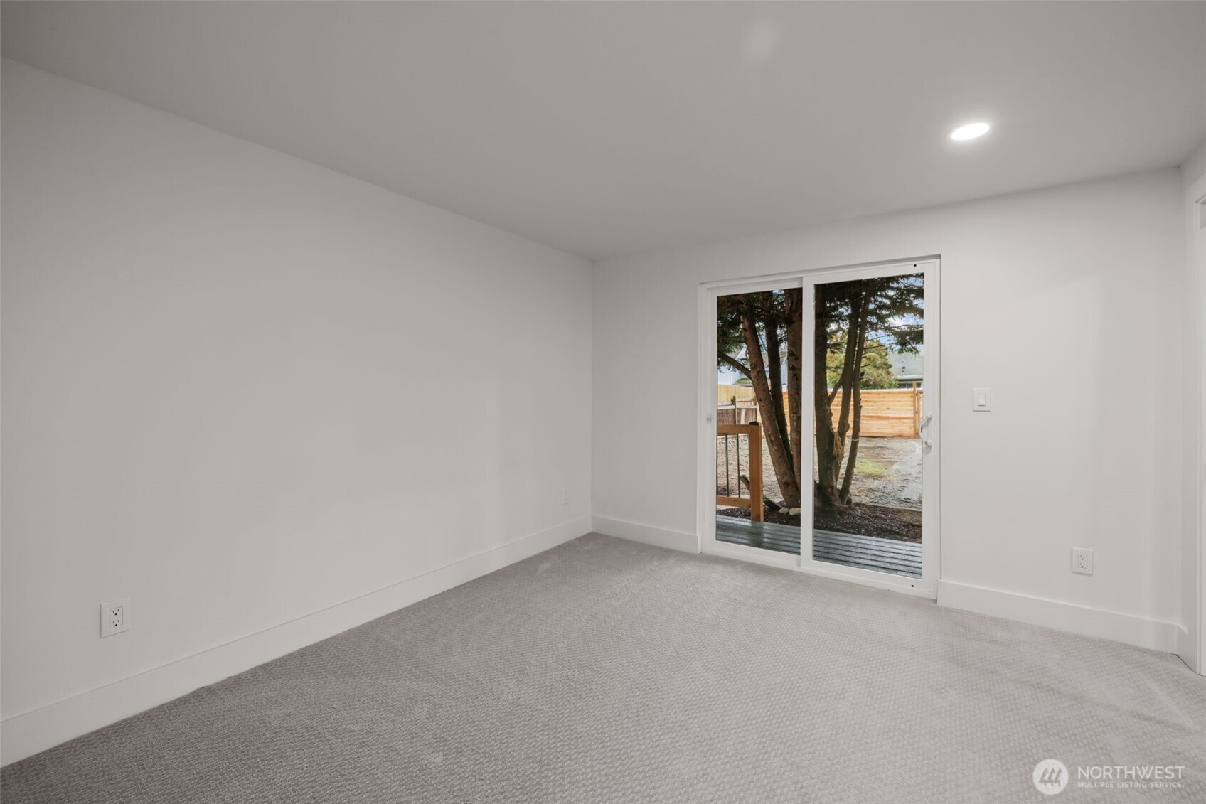 1521 North 3rd Street Renton, WA 98057 - Photo 9 of 18 an empty room with window