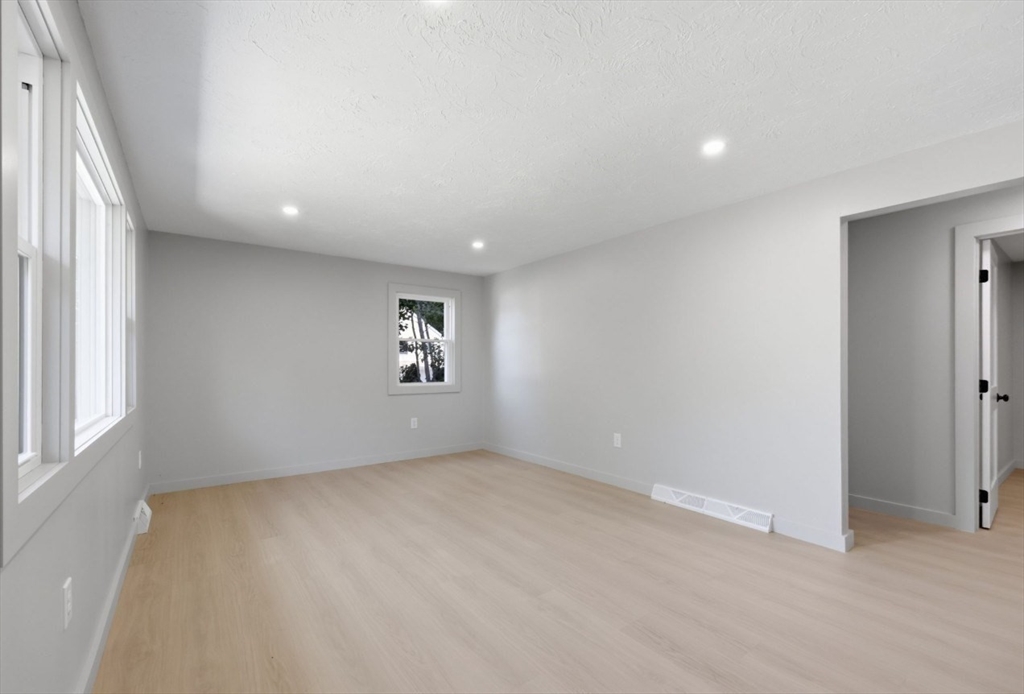 71 Beech Street Palmer, MA 01069 - Photo 19 of 38