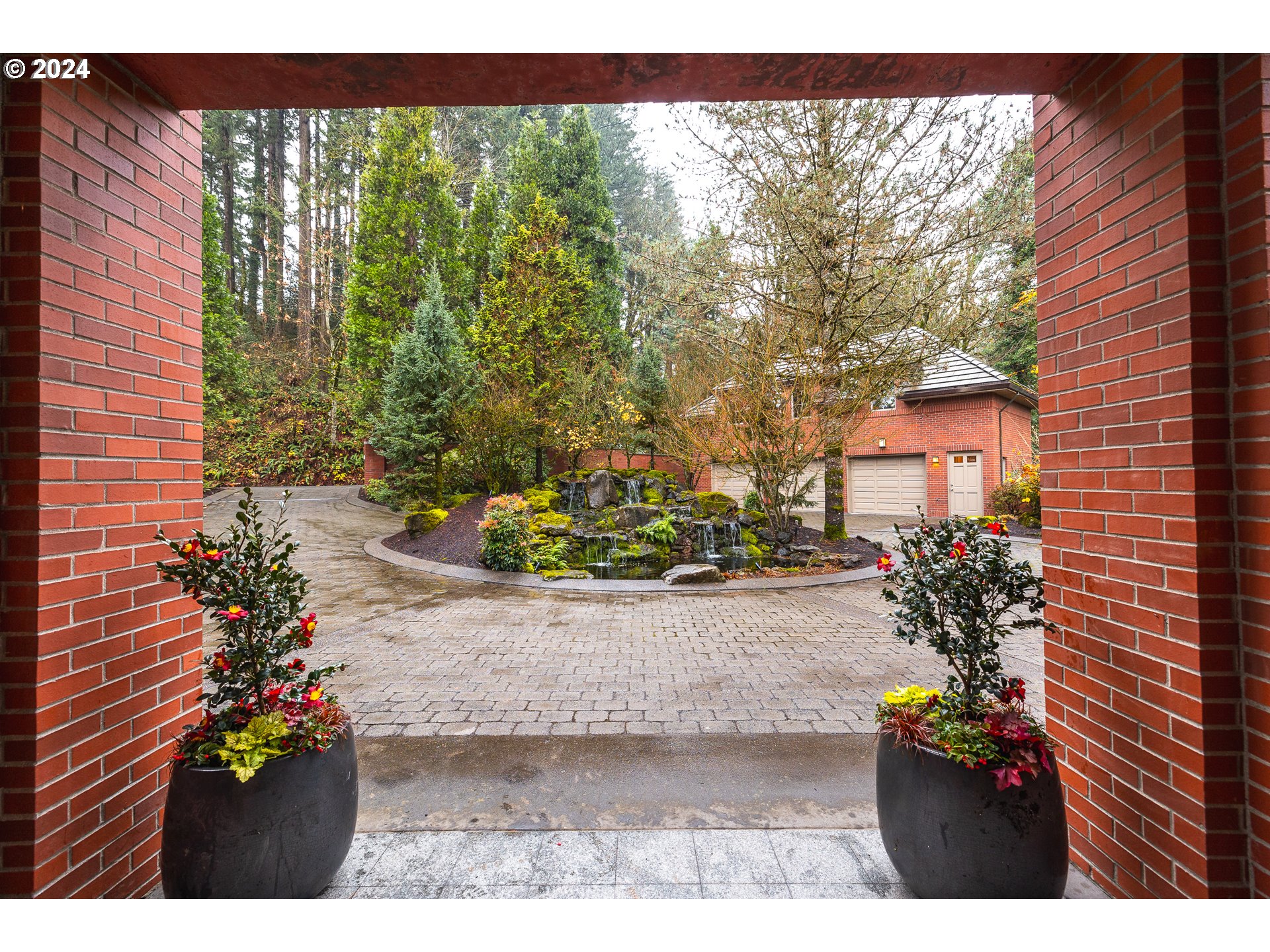 4335 Southwest Humphrey Boulevard Portland, OR 97221 - Photo 6 of 35 a view of a outdoor space