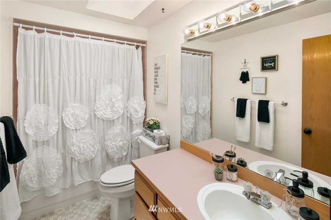 1814 Chelan Place Northeast Renton, WA 98059 - Photo 25 of 34 Gallery Image 25