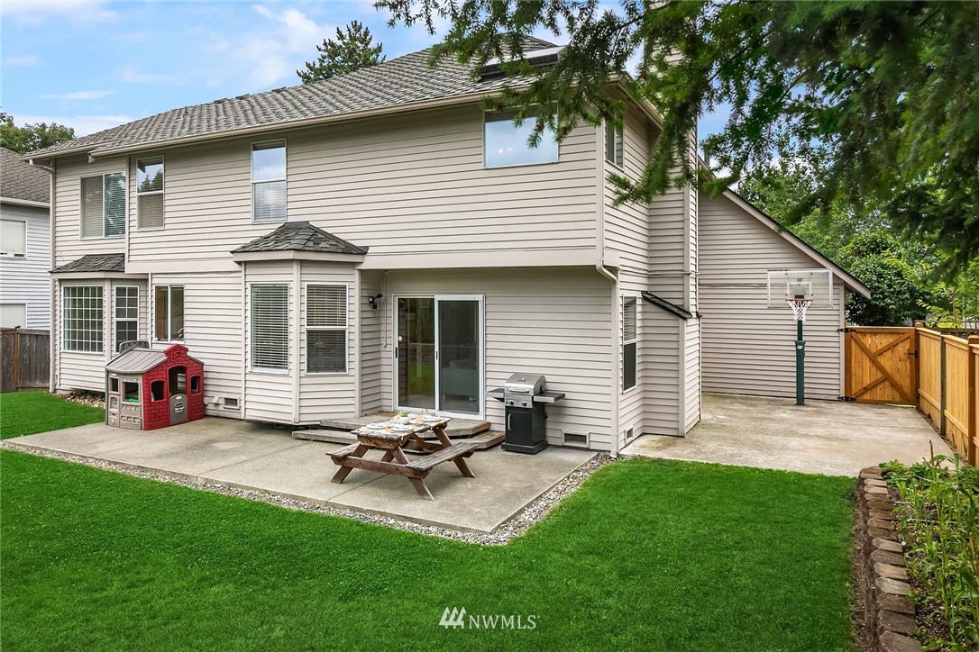 1814 Chelan Place Northeast Renton, WA 98059 - Photo 31 of 34 Gallery Image 31
