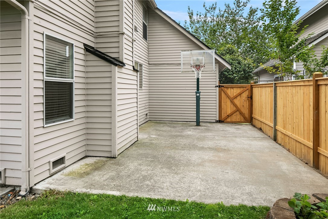 1814 Chelan Place Northeast Renton, WA 98059 - Photo 33 of 34 Gallery Image 33