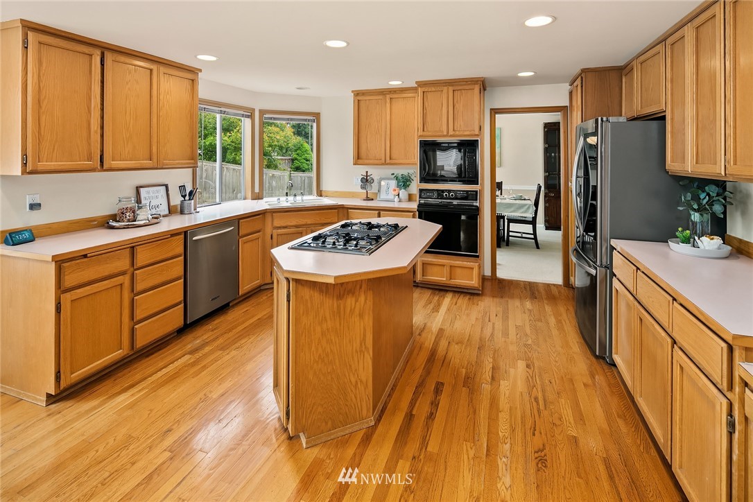 1814 Chelan Place Northeast Renton, WA 98059 - Photo 7 of 34 Gallery Image 7