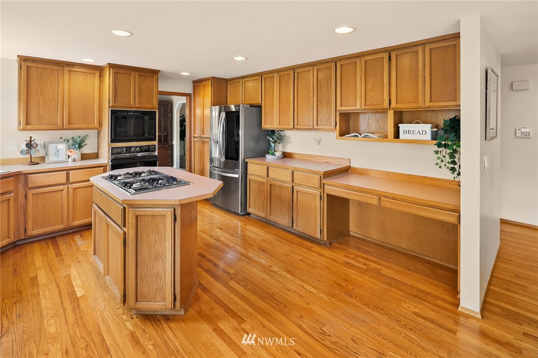 1814 Chelan Place Northeast Renton, WA 98059 - Photo 8 of 34 Gallery Image 8