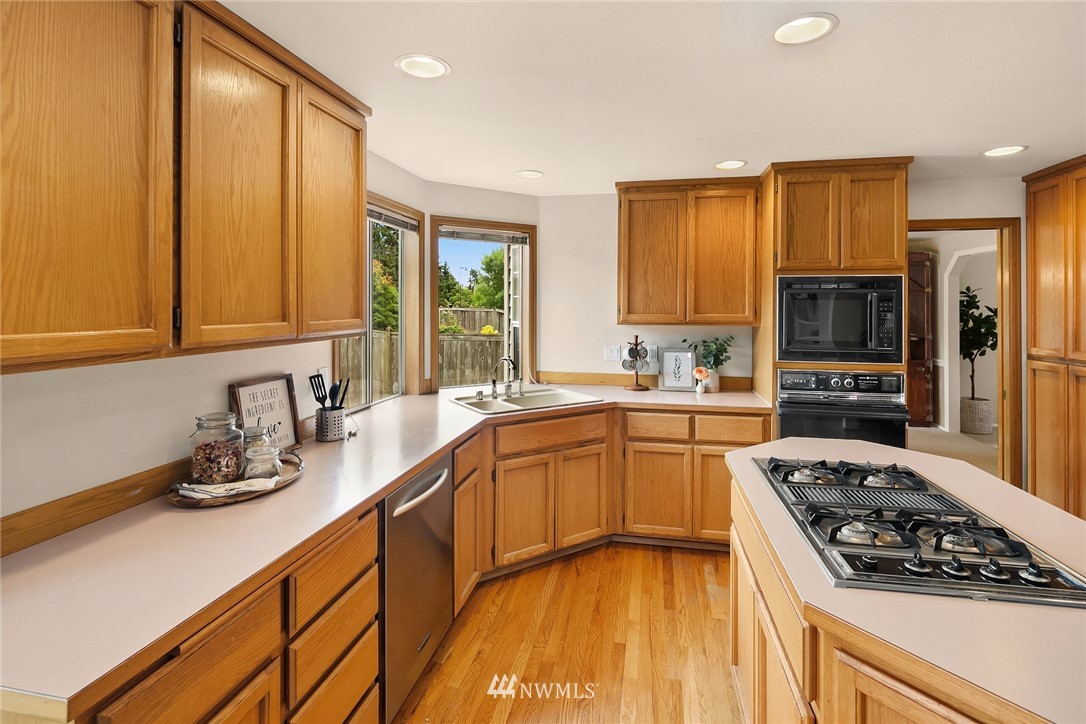 1814 Chelan Place Northeast Renton, WA 98059 - Photo 9 of 34 Gallery Image 9