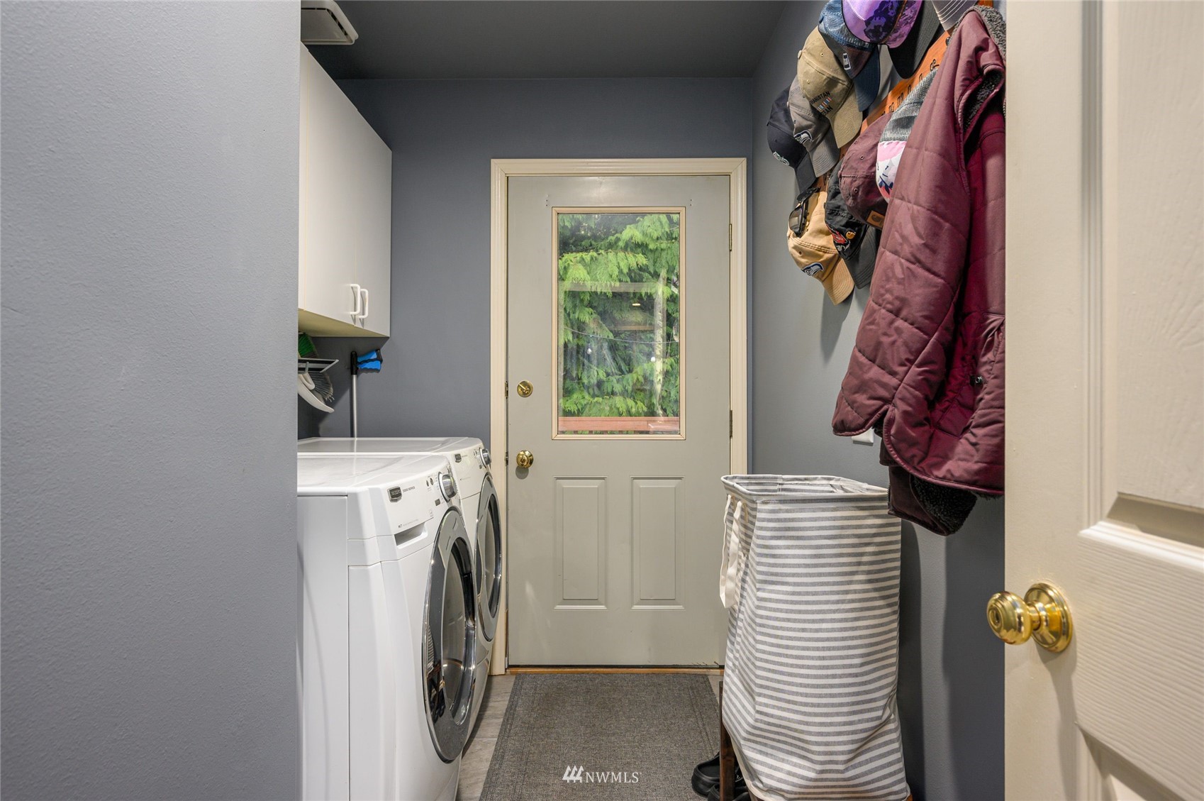 719 W Road Sedro-Woolley, WA 98284 - Photo 15 of 22 a utility room with dryer and washer