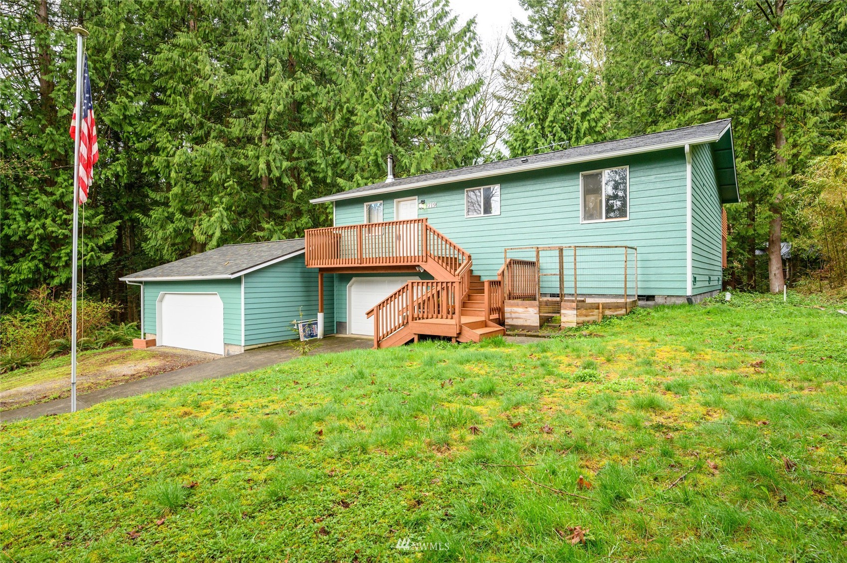 719 W Road Sedro-Woolley, WA 98284 - Photo 2 of 22 a backyard of a house with table and chairs