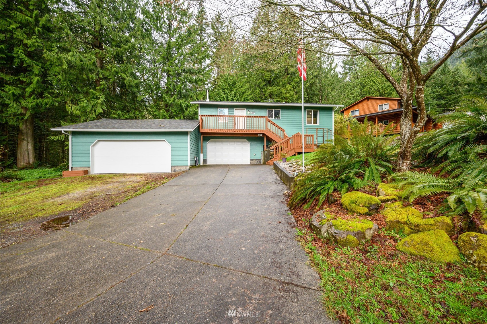 719 W Road Sedro-Woolley, WA 98284 - Photo 3 of 22 a view of a back yard of the house