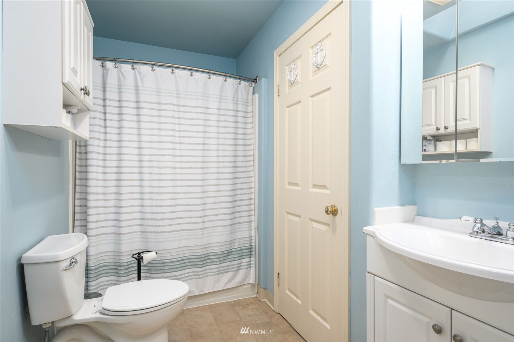 719 W Road Sedro-Woolley, WA 98284 - Photo 10 of 22 a bathroom with a sink a toilet and shower