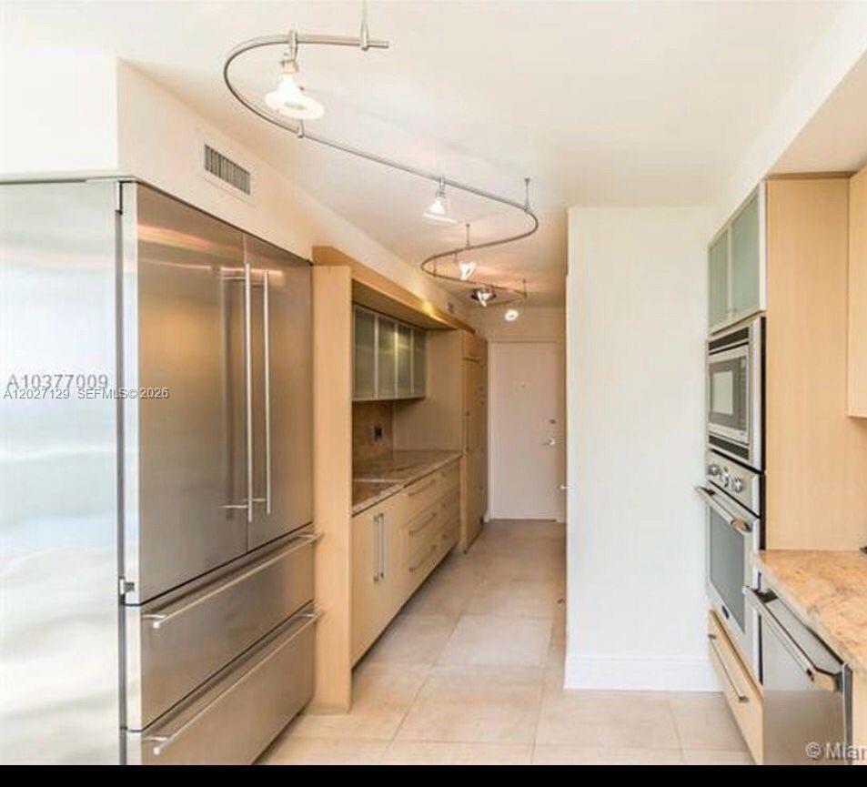 607 Ocean Drive, Unit 9K Key Biscayne, FL 33149 - Photo 2 of 25