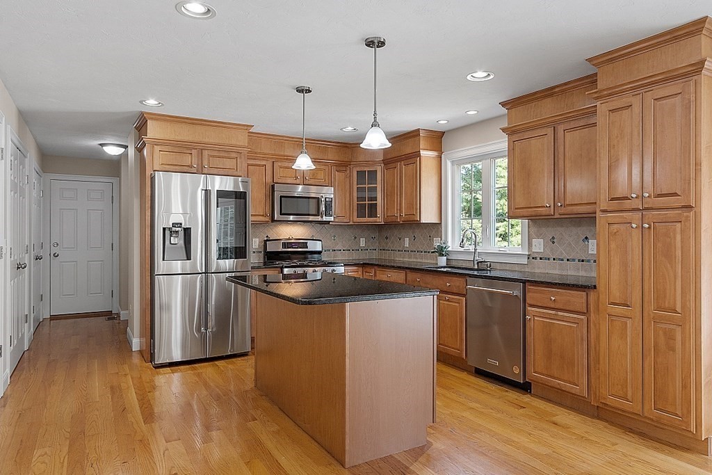 26 Gray Farm Road Littleton, MA 01460 - Photo 3 of 42 Gallery Image 3