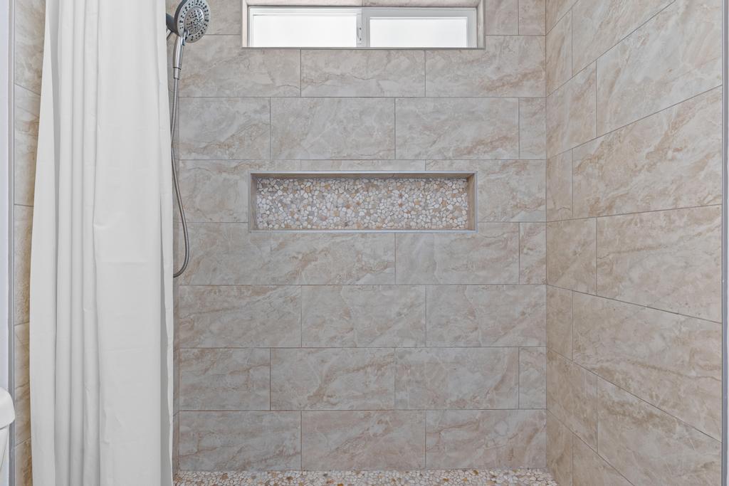 15-1622 12th Avenue Keaau, HI 96749 - Photo 13 of 30 a bathroom with a shower