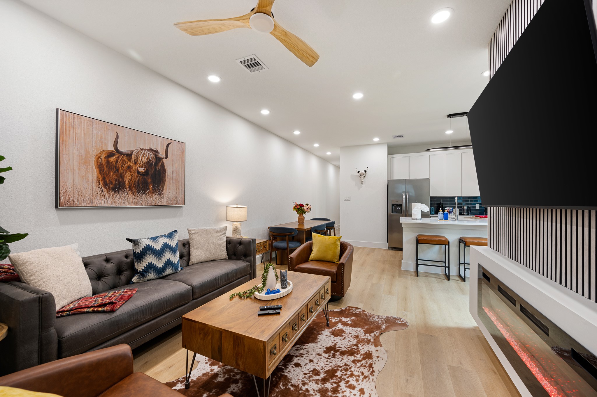 3454 Simmons Street, Unit B 2 Houston, TX 77004 - Photo 10 of 13 Living Space