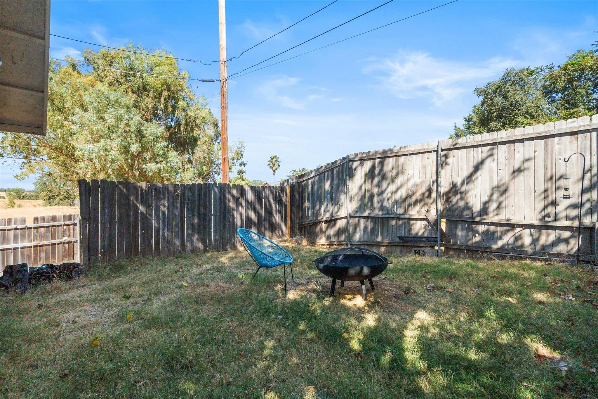 1514 Walbridge Street Red Bluff, CA 96080 - Photo 31 of 36 a garden view