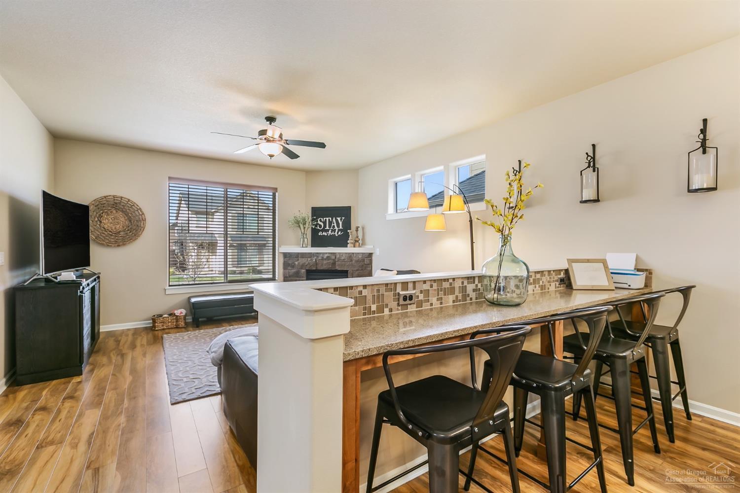 20767 Smoke Stack Lane Bend, OR 97701 - Photo 5 of 24 Entertainment bar.